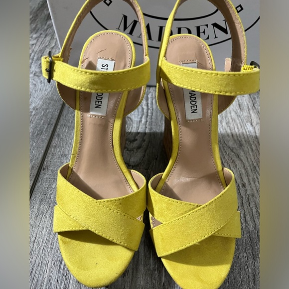 Steve Madden “Beau Yellow” Wedge Cork Suede Sandals - 7 - Picture 4 of 9
